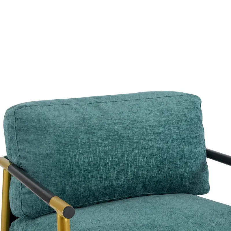 Estructura minimalista de metal y diseño con reposabrazos de madera