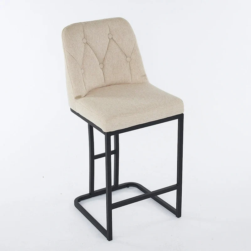 Barhocker in Tresenhöhe mit Knopfdetails