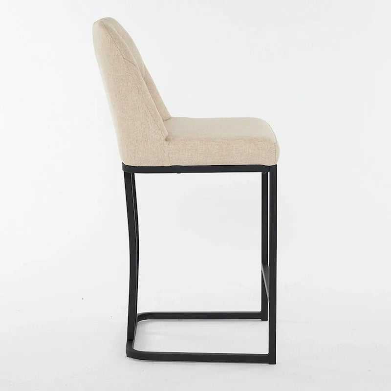 Barhocker in Tresenhöhe mit Knopfdetails