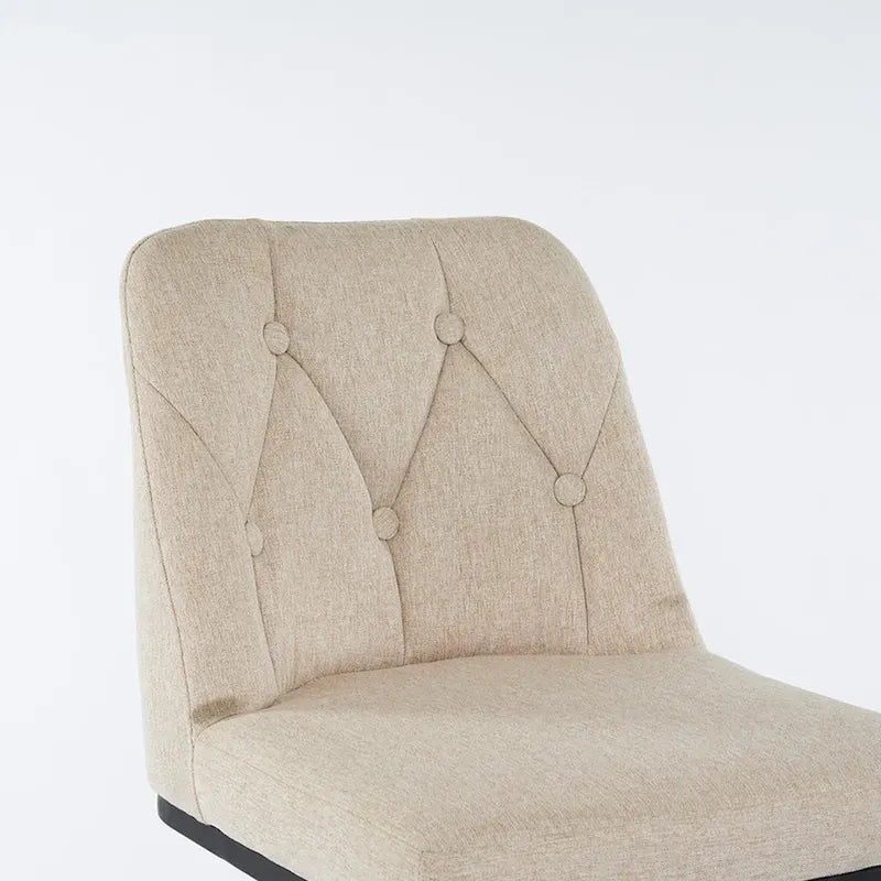 Barhocker in Tresenhöhe mit Knopfdetails