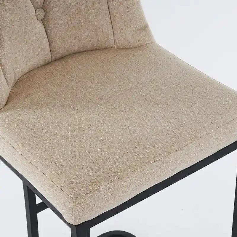 Barhocker in Tresenhöhe mit Knopfdetails