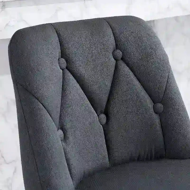 Barhocker in Tresenhöhe mit Knopfdetails