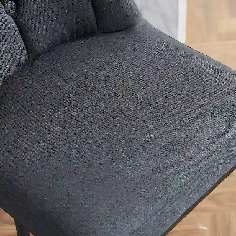 Barhocker in Tresenhöhe mit Knopfdetails