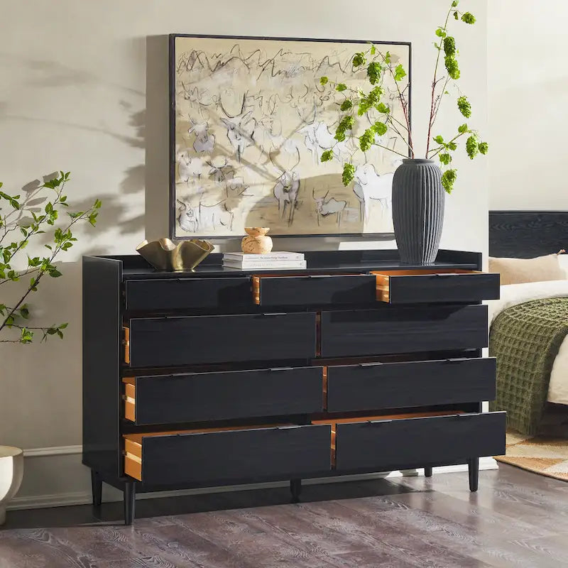Moderne Kommode aus Massivholz mit Galerierand