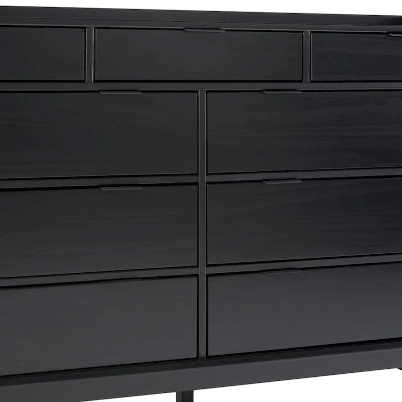Moderne Kommode aus Massivholz mit Galerierand