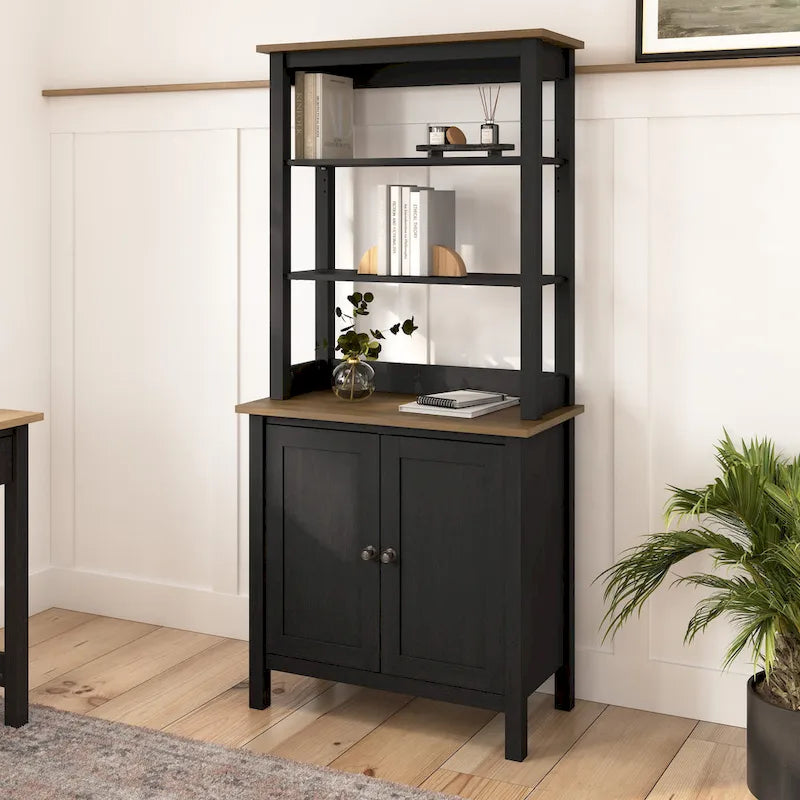 Bücherregal mit offenen Fächern und Türen, Vitrinenschrank im Landhausstil fürs Wohnzimmer