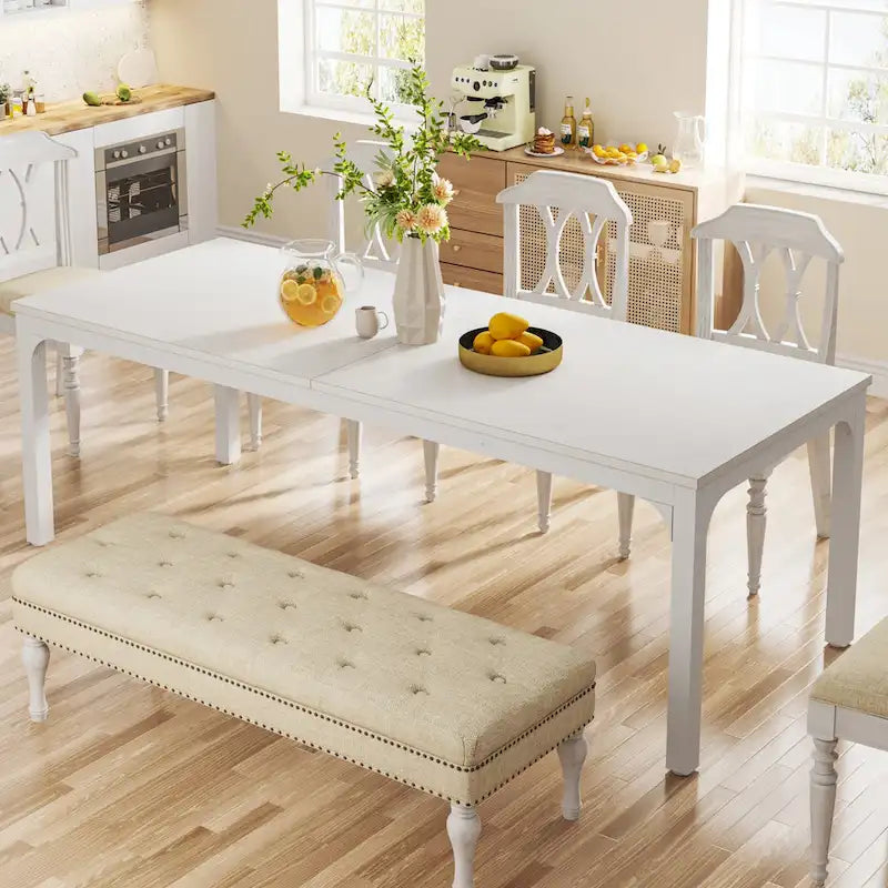 Mesa de comedor rectangular con estructura robusta