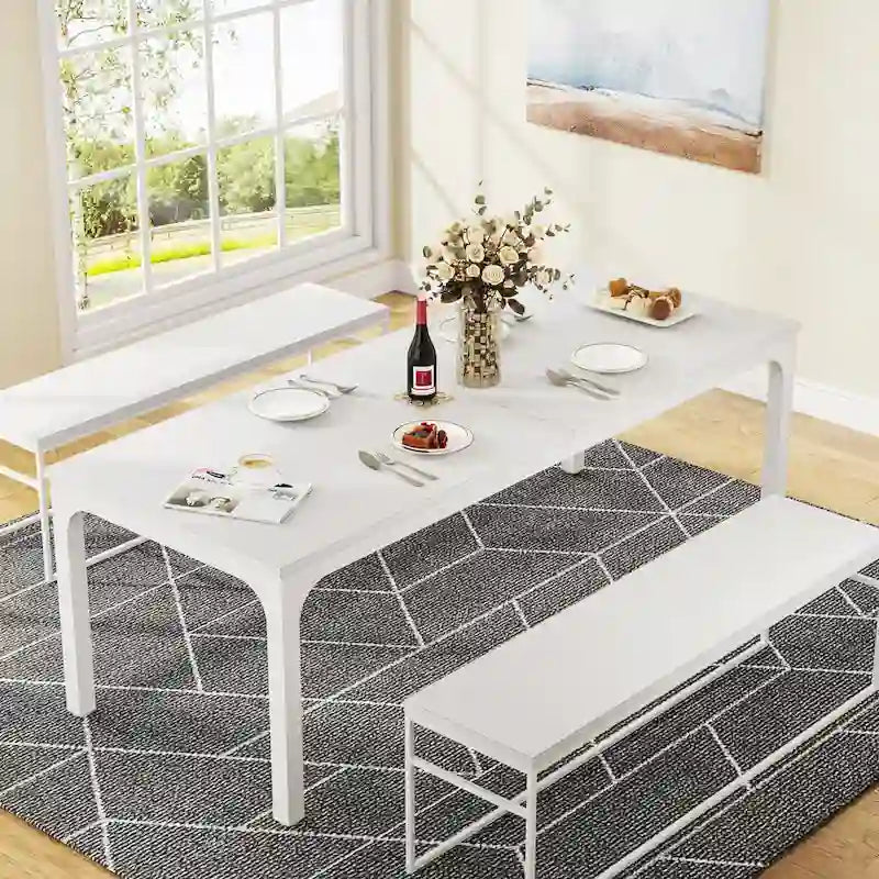 Mesa de comedor rectangular con estructura robusta
