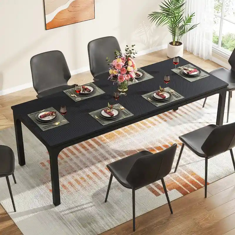 Mesa de comedor rectangular con estructura robusta