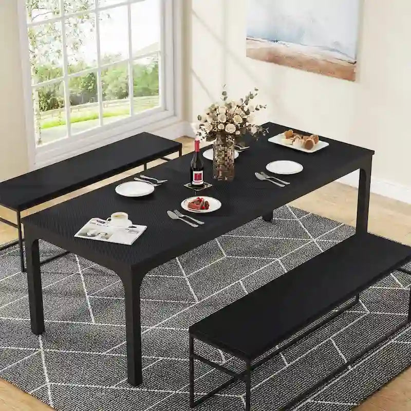 Mesa de comedor rectangular con estructura robusta