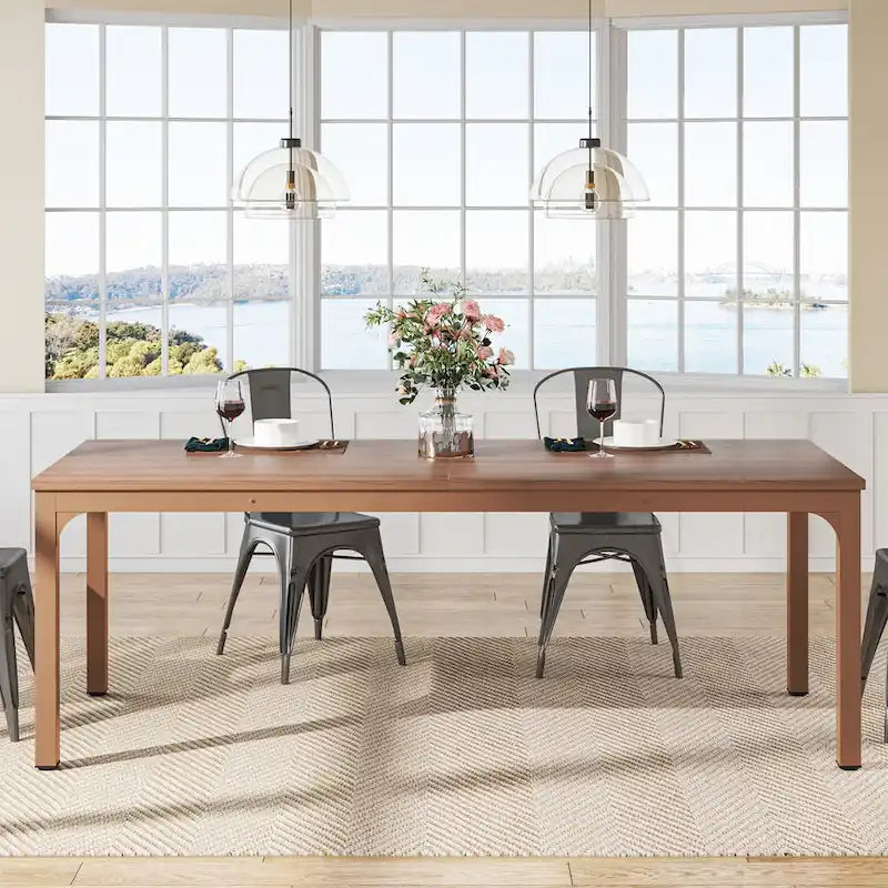 Mesa de comedor rectangular con estructura robusta