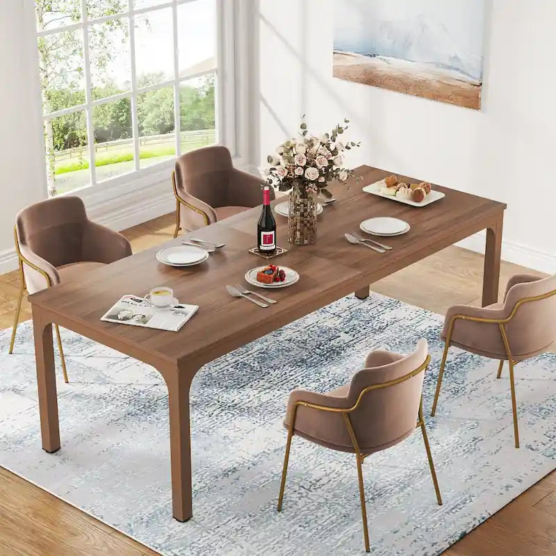 Mesa de comedor rectangular con estructura robusta