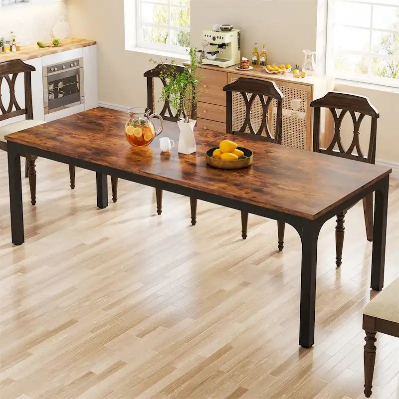Mesa de comedor rectangular con estructura robusta
