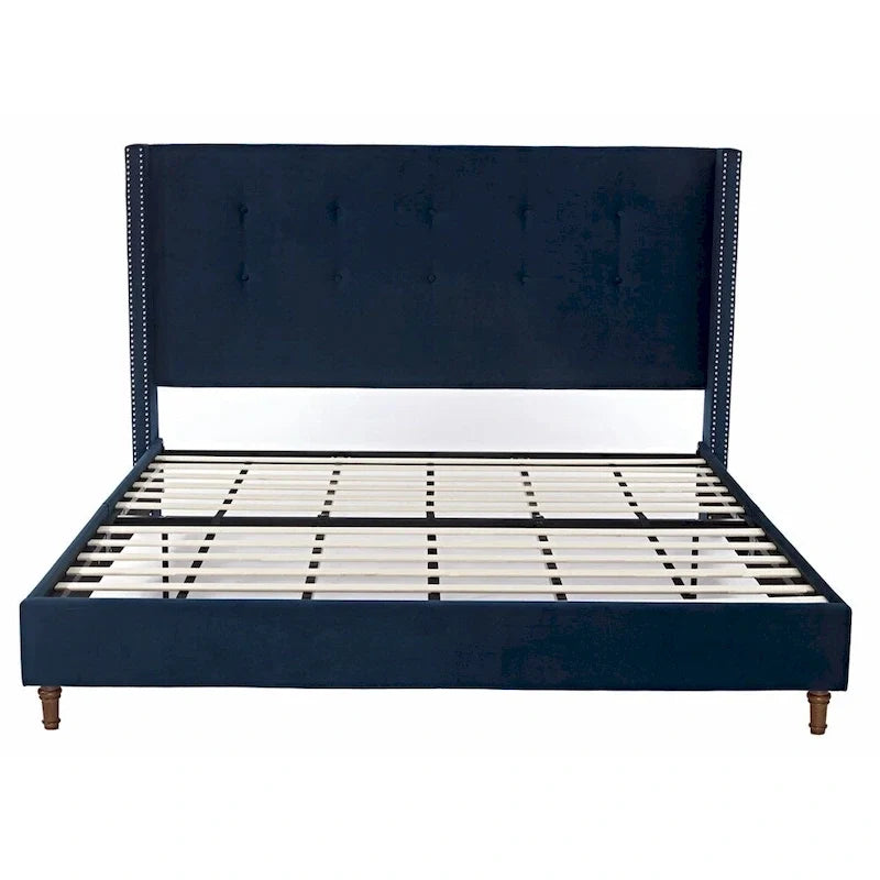Polsterbett mit Wingback-Kopfteil und Nagelkopfbesatz