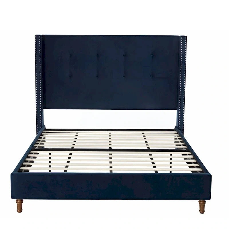 Polsterbett mit Wingback-Kopfteil und Nagelkopfbesatz