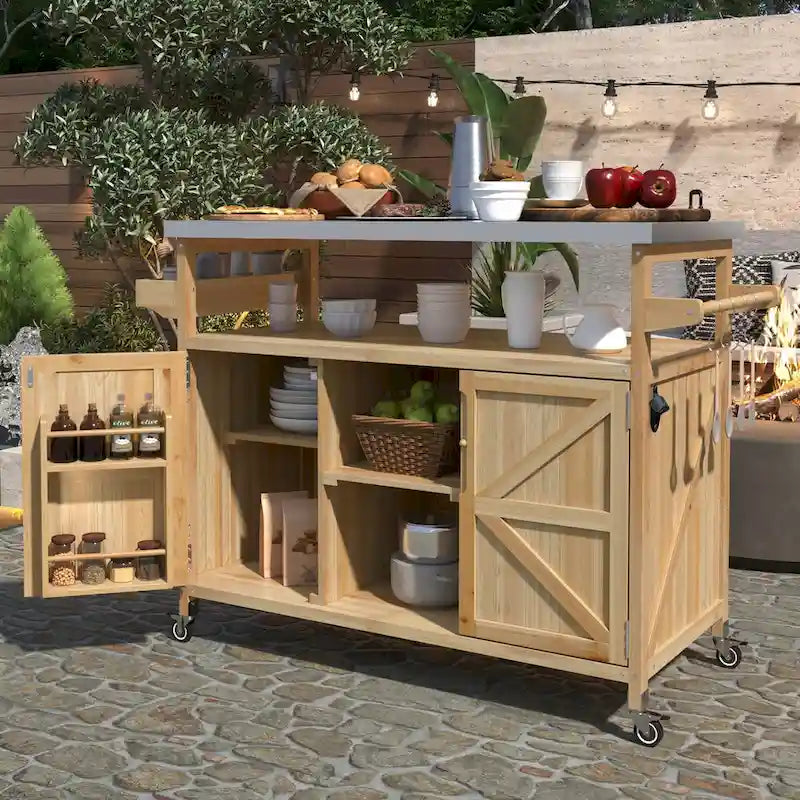 Outdoor-Kücheninsel aus Holz mit Grillwagen